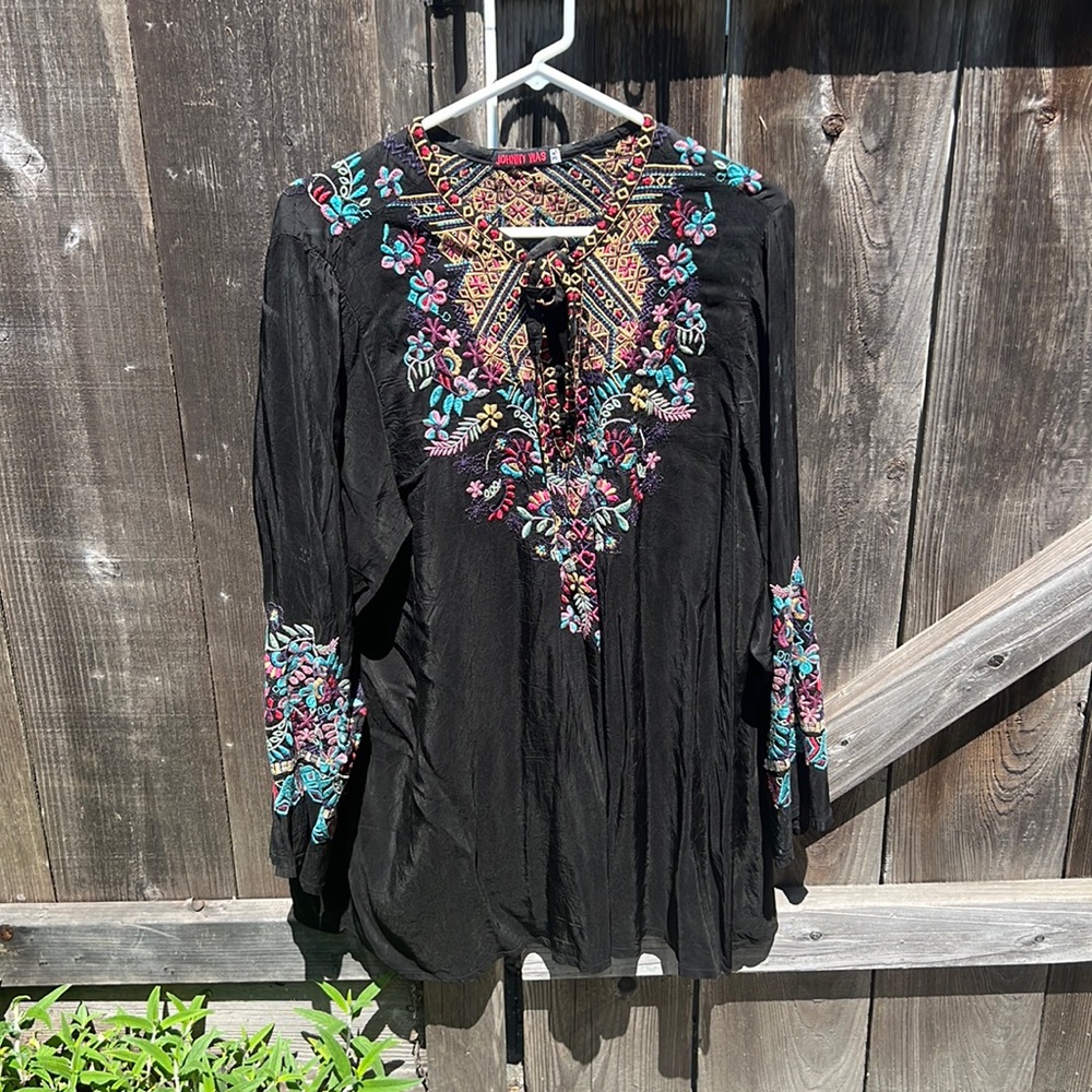 Jonnhy Was Black embroidered top